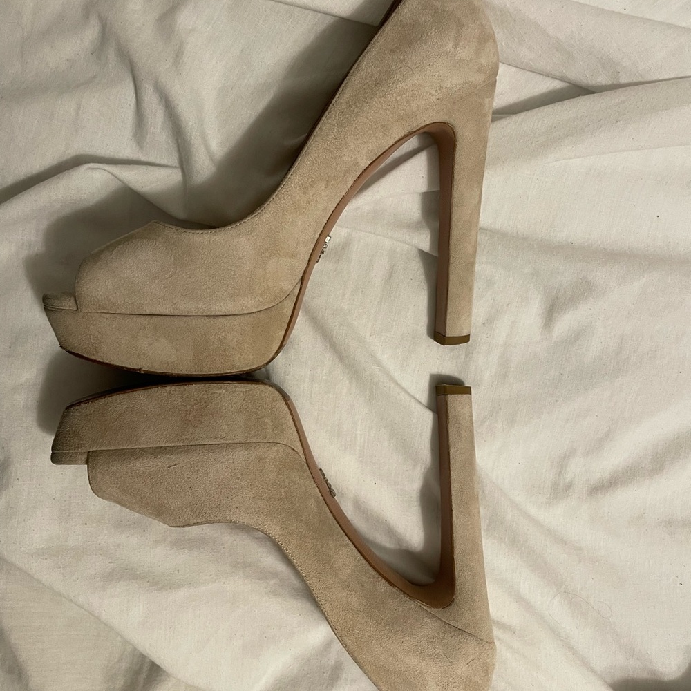 Prada heels - Picture 2 of 6